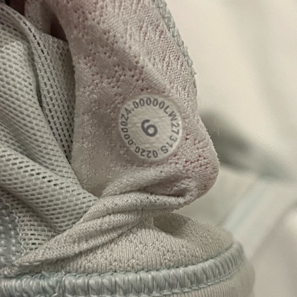 Lululemon Free to be wild bra size 6 - Picture 3 of 3